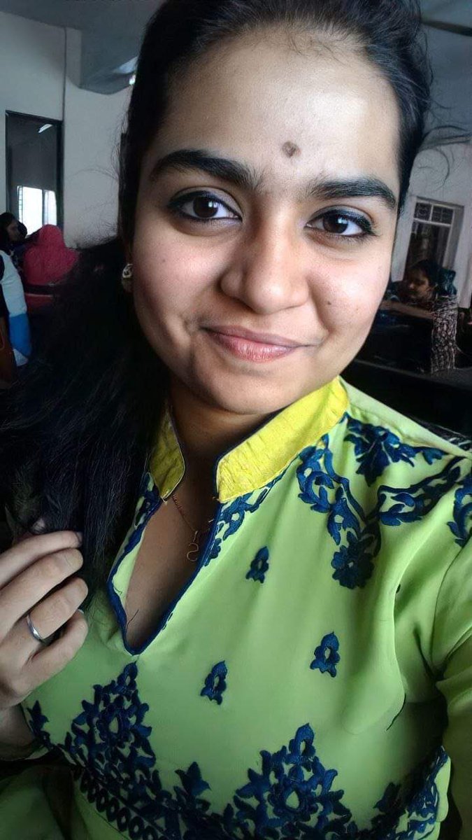 Nithya_Shrii's tweet photo. பொருட்களை பயன்படுத்துங்கள்
நேசிக்காதீர்கள்.
மனிதர்களை நேசியுங்கள்
பயன்படுத்தாதீர்கள் ❤️ https://t.co/4YWyBIIvk1