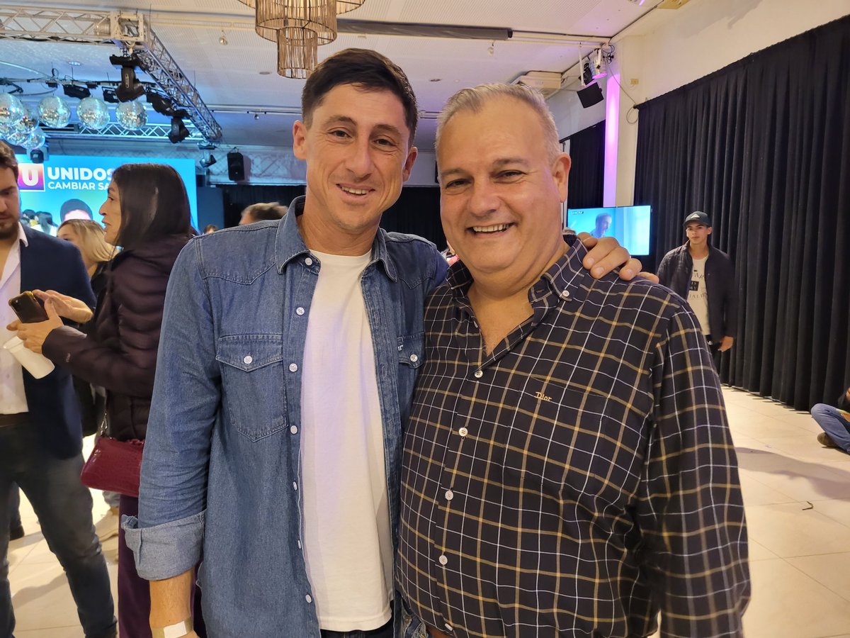pablogfarias's tweet photo. @PacoGaribaldi senador! 👏🏼

¡Felicitaciones, Paco, por tanto esfuerzo! 

La provincia va a cambiar con trabajo en equipo y con los valores que nos enseñaron Hermes y Miguel. https://t.co/KyfSjPytUp
