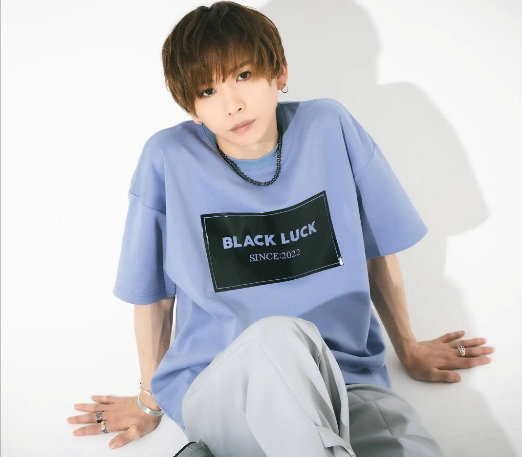 _mika_08_24's tweet photo. 今日は
この👇Tシャツを着て買い物へ🚗
この色…めっちゃスキ😆
スキな色の服を着て
スキな人の歌を聴いてると
テンション⤴よね🥰
＃タケヤキ翔 #BLACKLUCK https://t.co/vxIrrGyEsy