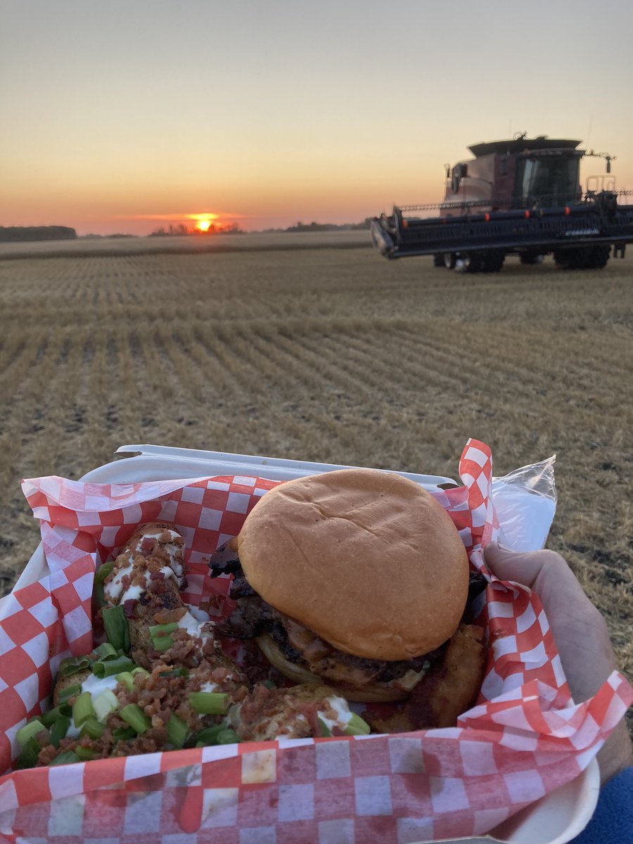 KBabbings's tweet photo. Hey @QuickDickMcDick I’ll see your supper in the field and raise you a @damsmokedamgood supper in the field. #unreal #sleepynow https://t.co/4V9xXMuA27