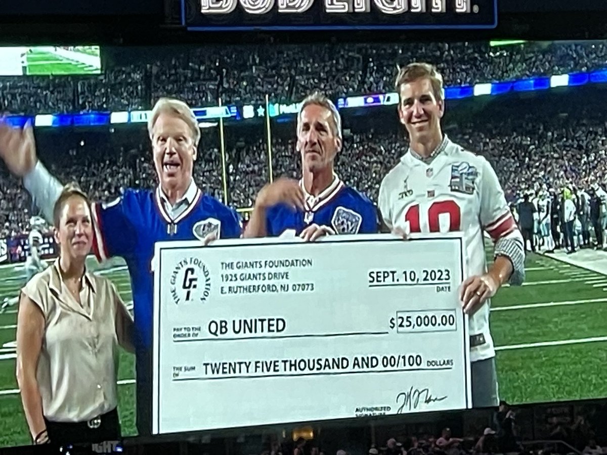 RalphVacchiano's tweet photo. The Giants’ three Super Bowl-winning quarterbacks. 👇 https://t.co/z77WMOIZSm