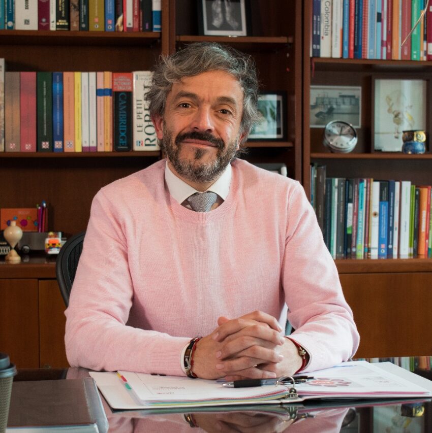 eleccionescolom's tweet image. #ATENCIÓN 
¿A la alcaldía del Bogotá, por quién votará?  🗳️

🔁  Gustavo Bolivar @GustavoBolivar
❤️  Juan Daniel Oviedo @JDOviedoA