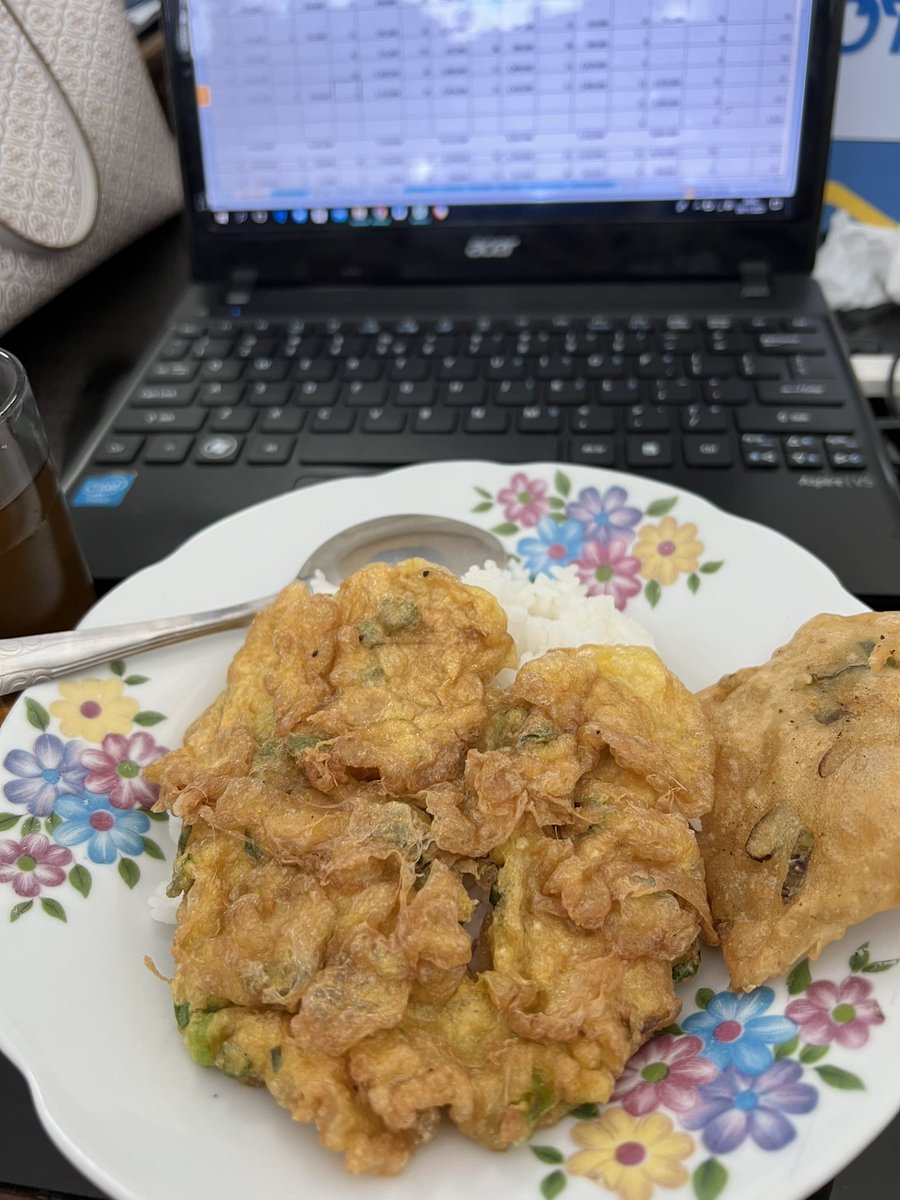 dilanurfd's tweet photo. Segera bergegas ke kantin untuk mencari sangu 🥲 https://t.co/aC4dFOfqdH