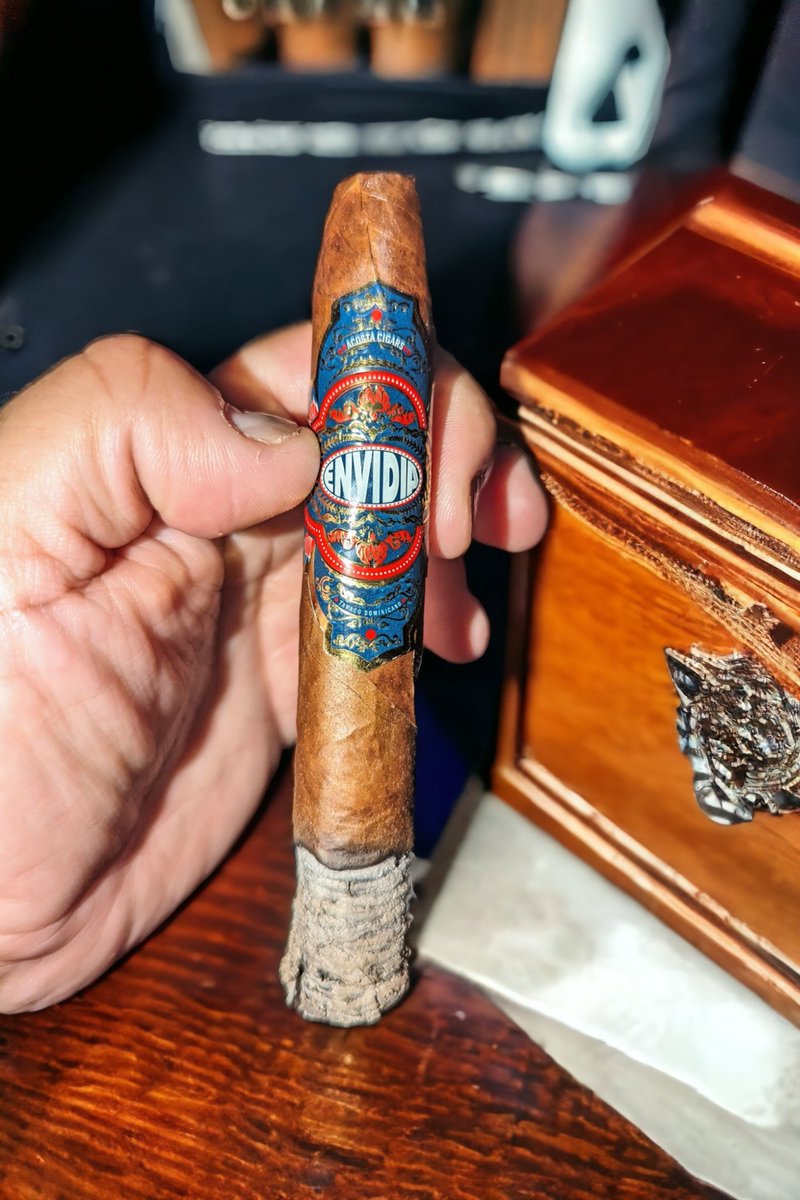 AcostaCigars's tweet photo. Great way to end the night!

#acostacigars #acostacigar #cigar #cigars #Cigarsmoker #cigarros #cigarro #botl #sotl #Cigarsmoker  #envidia https://t.co/H896A4MGVO