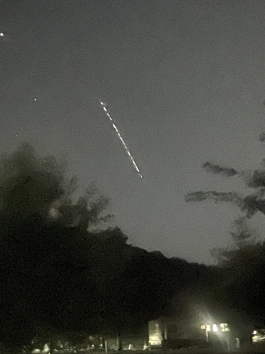 #Starlink over Green River Lake Kentucky. <a href="/elonmusk/">Elon Musk</a> <a href="/MarcWeinbergWX/">Marc Weinberg</a> <a href="/ReedTimmerAccu/">Reed Timmer (parody)</a>