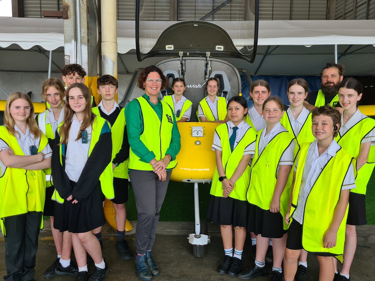 ARMHubAus's tweet photo. It's been great to throw open the (roller) doors to manufacturers, #STEM students, and tech leaders as part of the Queensland Government's Inside Advanced Manufacturing 2023! We thank those who took the time to tour the #ARMHUb learning factory. #insidemanufacturing #Queensland https://t.co/qWczG13Fzq