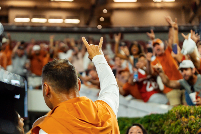 UT_Bianco's tweet photo. Since last night's historic win at Alabama, been thinking of the epic road games I've witnessed at Texas and the home winning streaks they took down. Nebraska's 47-straight in '98, Texas A&amp;M's 31 in-a-row in '95 and the '05 win at Ohio State that ended a 19-gamer. I love my job🤘🏻 https://t.co/wxOUVer5VH