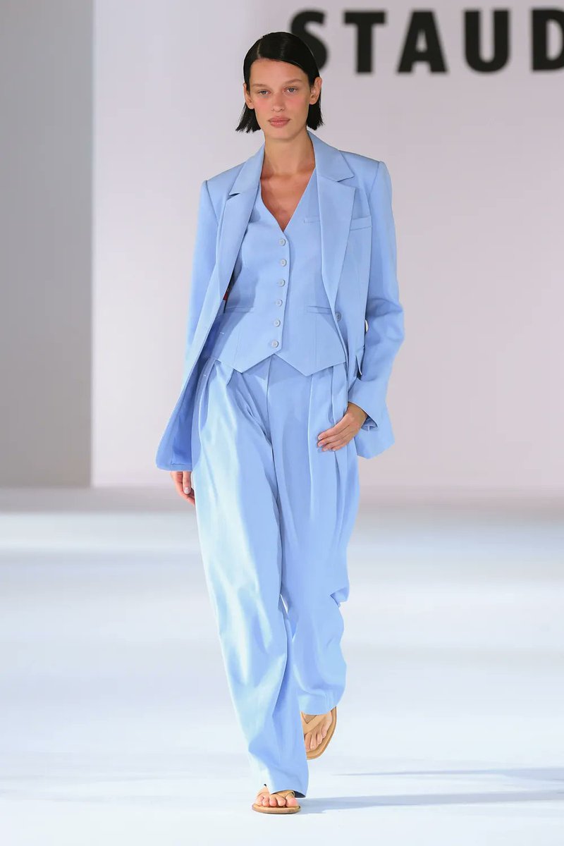 SunjayJK's tweet image. Fashion Trends, Spring-Summer, 2024:

From Spring, 2024 Ready-to-Wear by @StaudStudio, #StaudClothing, NY, LA, DTX

#Staud #SpringFashion #FashionTrends #Spring24 #SS24 #SpringSummer2024 #ReadyToWear

vogue.com/fashion-shows/…