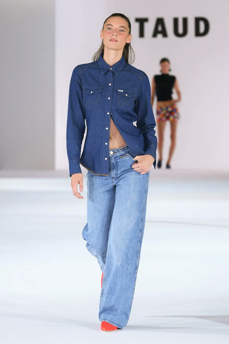 SunjayJK's tweet image. Fashion Trends, Spring-Summer, 2024:

From Spring, 2024 Ready-to-Wear by @StaudStudio, #StaudClothing, NY, LA, DTX

#Staud #SpringFashion #FashionTrends #Spring24 #SS24 #SpringSummer2024 #ReadyToWear

vogue.com/fashion-shows/…