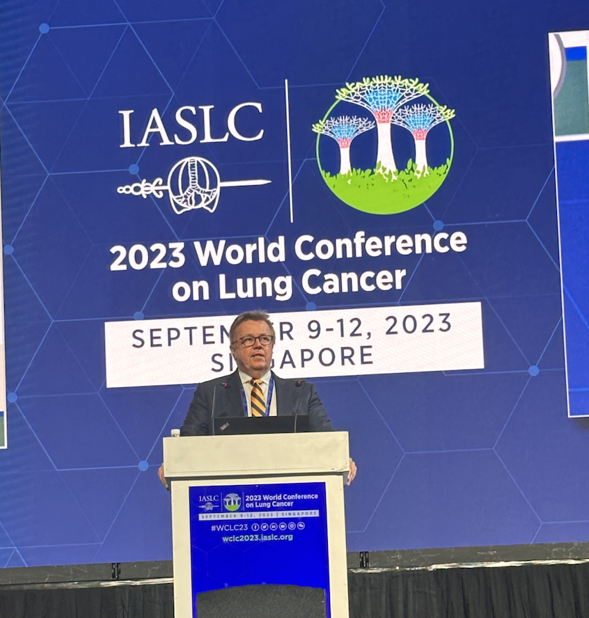 StephenVLiu's tweet photo. #WCLC23 Dr. Pasi Janne presents the phase III FLAURA2 trial: First line osimertinib with or without platinum doublet chemotherapy as first-line treatment for #EGFR mutant NSCLC. Osi is our current standard. Does adding concurrent chemotherapy improve outcomes? #LCSM https://t.co/PbAgodBILH