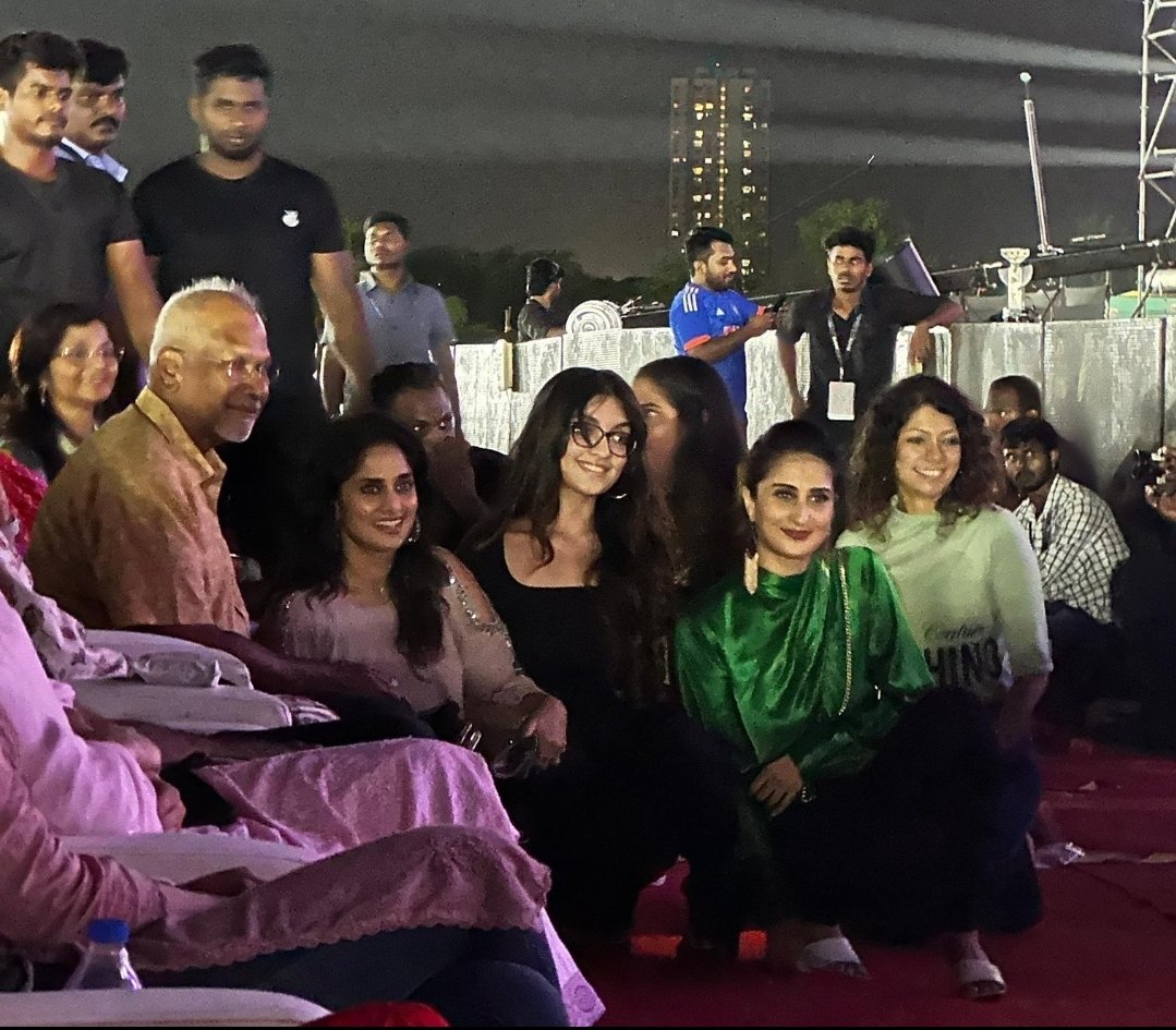 mikasaamai's tweet photo. #AjithKumar Sir family at #ARR Concert Chennai! β€οΈβ¨π
#ARRahman #ShaliniAjithKumar #Shamleee https://t.co/uYXAwMAspZ