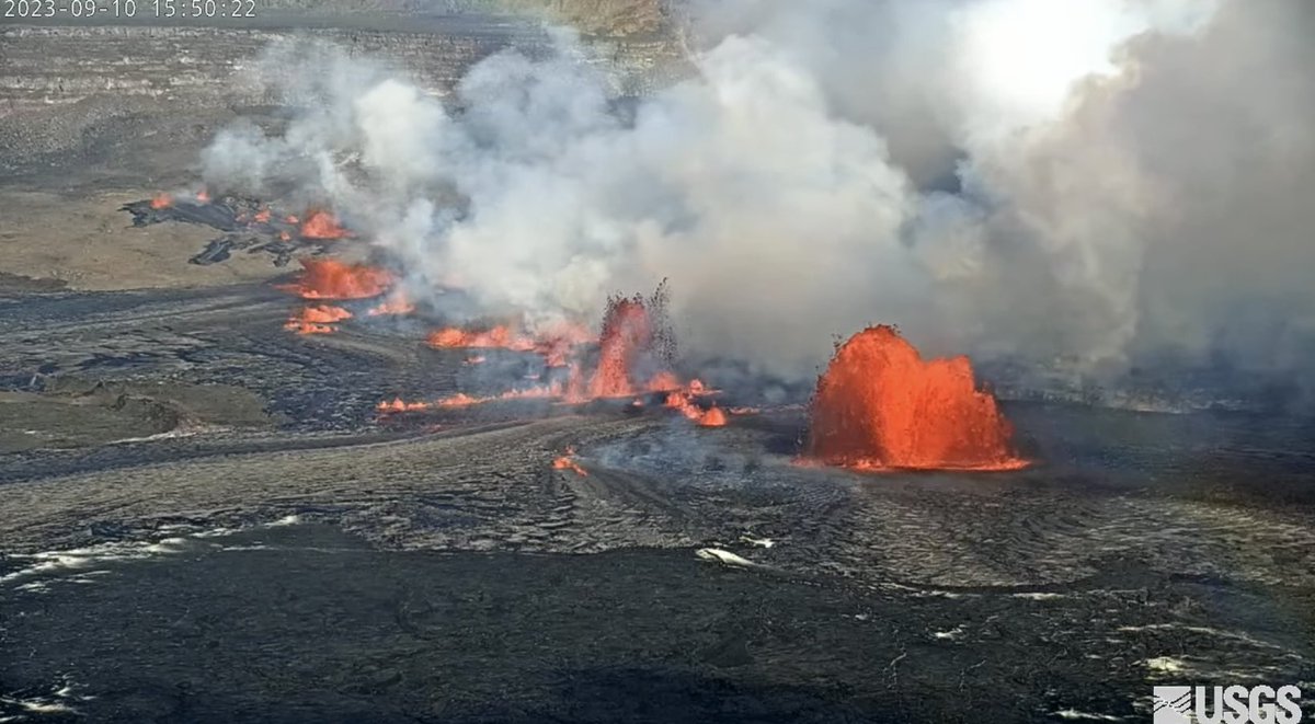 BREAKING!! 
Kilauea erupting right now on Hawaii Island (Big Island) happened at 3:20pm HST.  🌋🙏🏼🔥🔥 #hawaii #kilaueaerupted