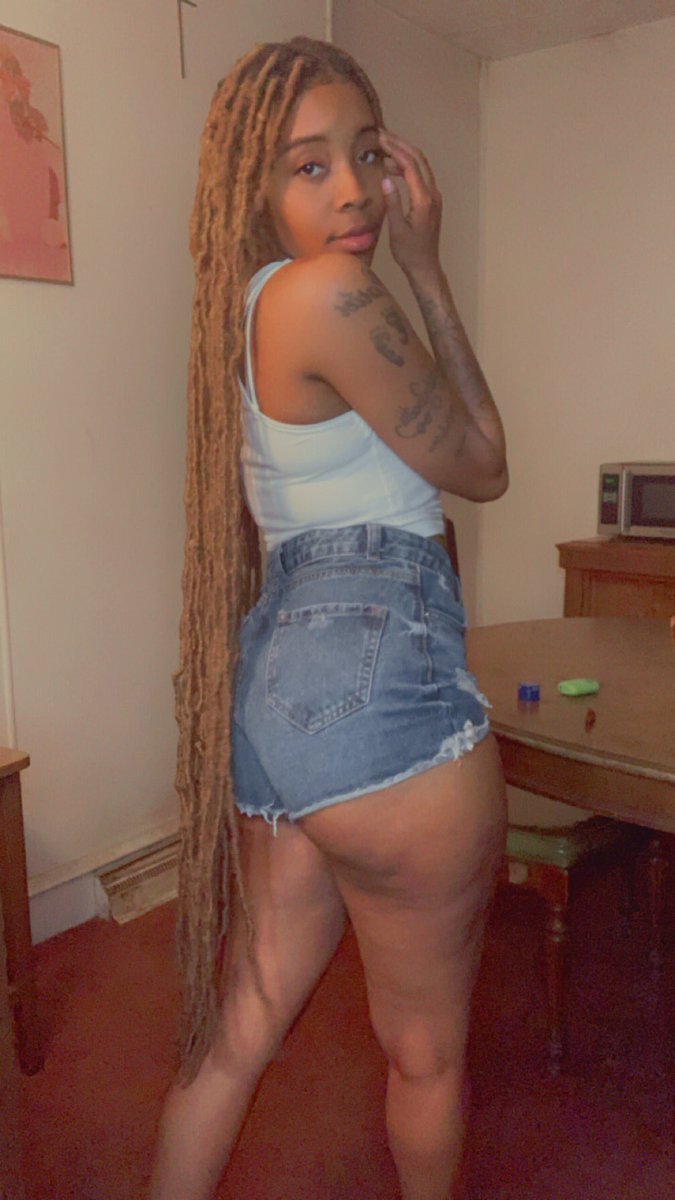 LasherieT's tweet photo. @dandan19229 Spoil me plzz daddy https://t.co/ZSrLuWTqLC