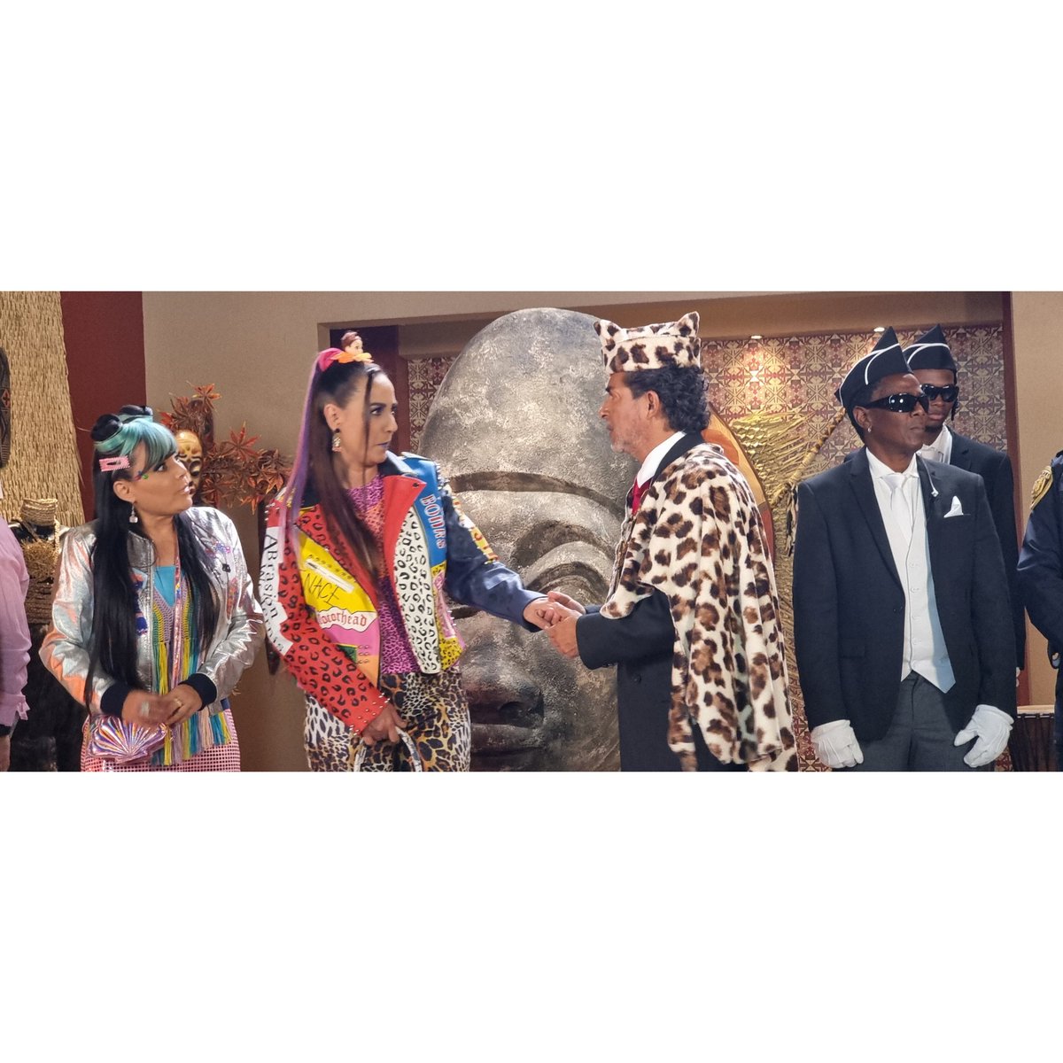 ¿Cuáles serán las intenciones del Rey con Nacaranda? <a href="/negroaraiza2/">RAUL ARAIZA</a> <a href="/ConsueloDuval/">Consuelo Duval</a>