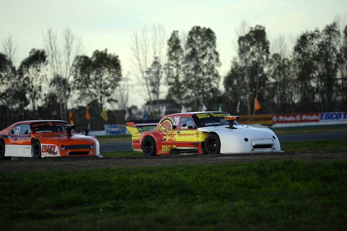 Turismo4000Arg's tweet photo. 🤩 Postales de un gran finde platense en el marco de la séptima fecha, 1° triunfo de Nelson Costanzo 🏆 e inicio de la #Supercopa4000 #RusAgro 🌱 en el "Roberto Mouras" 🏁
🔜 Nos vemos dentro de un mes 👋🏼
-
📸 @German_Alt | Prensa T4000 https://t.co/g2XSnIA6HS