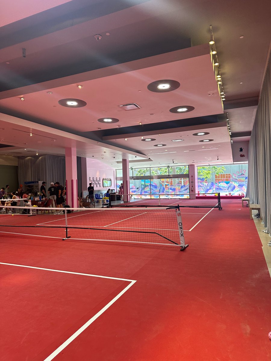 ItsElanaGold's tweet image. An indoor Pickleball court just opened up in Santa Monica on the Promenade called Picklepop. We paid $20 to do open play for an hour and a half.

- They got a liquior license
- Have a monthly membership option (to get discounts)
- Weekend Taco &amp;amp; Marg events
- Weekly organized…