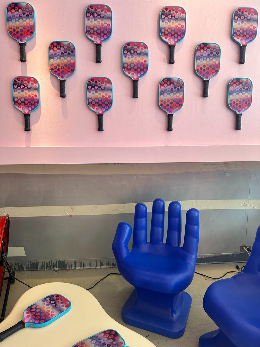 ItsElanaGold's tweet image. An indoor Pickleball court just opened up in Santa Monica on the Promenade called Picklepop. We paid $20 to do open play for an hour and a half.

- They got a liquior license
- Have a monthly membership option (to get discounts)
- Weekend Taco &amp;amp; Marg events
- Weekly organized…