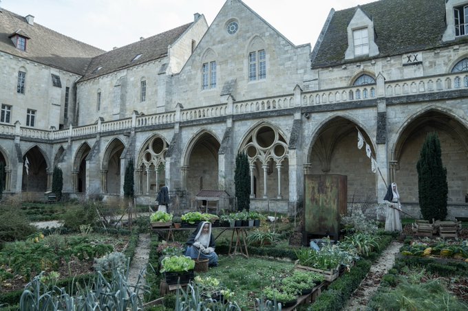 In many French monasteries, you can find a wealth of creatures like spiders or bats. In this particular<a href="/tag/daryldixon"class="tags"><span>#daryldixon</span></a>