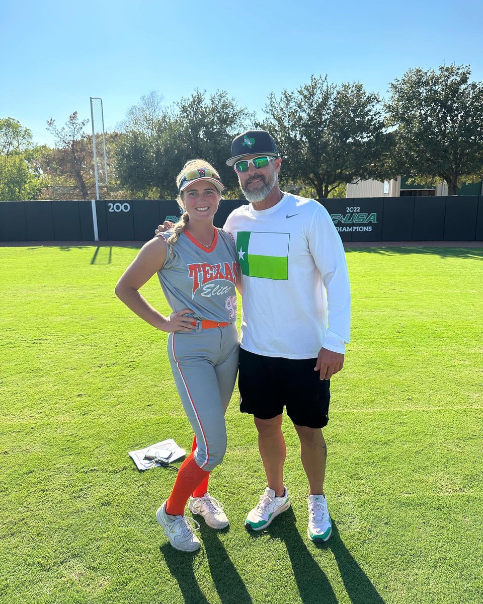 Sam_maddox2025's tweet photo. So thankful for the opportunity to attend the UNT camp with Kace! The coaching staff and players are beyond amazing and so helpful! Thank you @meangreensb 💚 @hunter_hays27 @gwyn_coach @CoachJayGwyn @RodneyDeLong  @TXEliteBancroft @kaycee_slovak https://t.co/8nKMKGLbK4