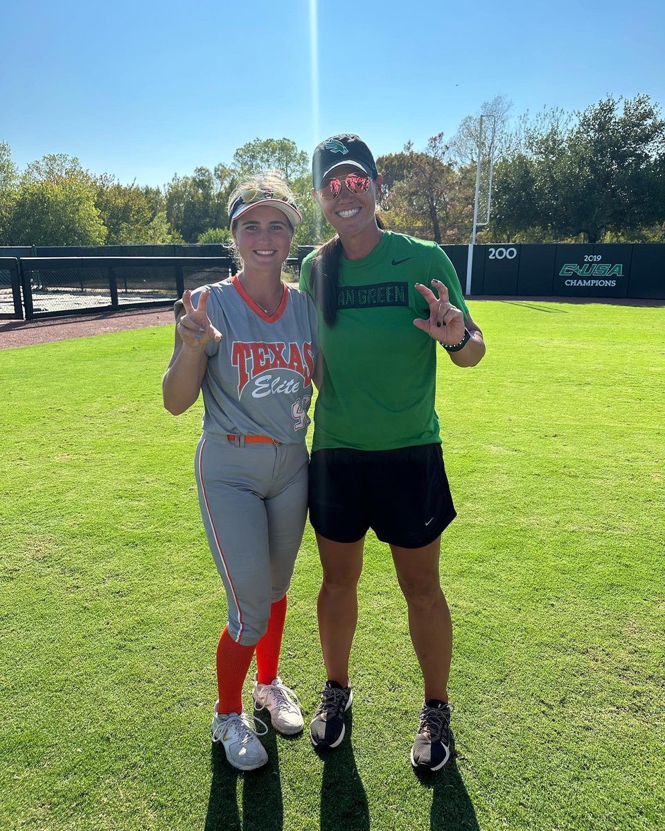 Sam_maddox2025's tweet photo. So thankful for the opportunity to attend the UNT camp with Kace! The coaching staff and players are beyond amazing and so helpful! Thank you @meangreensb 💚 @hunter_hays27 @gwyn_coach @CoachJayGwyn @RodneyDeLong  @TXEliteBancroft @kaycee_slovak https://t.co/8nKMKGLbK4