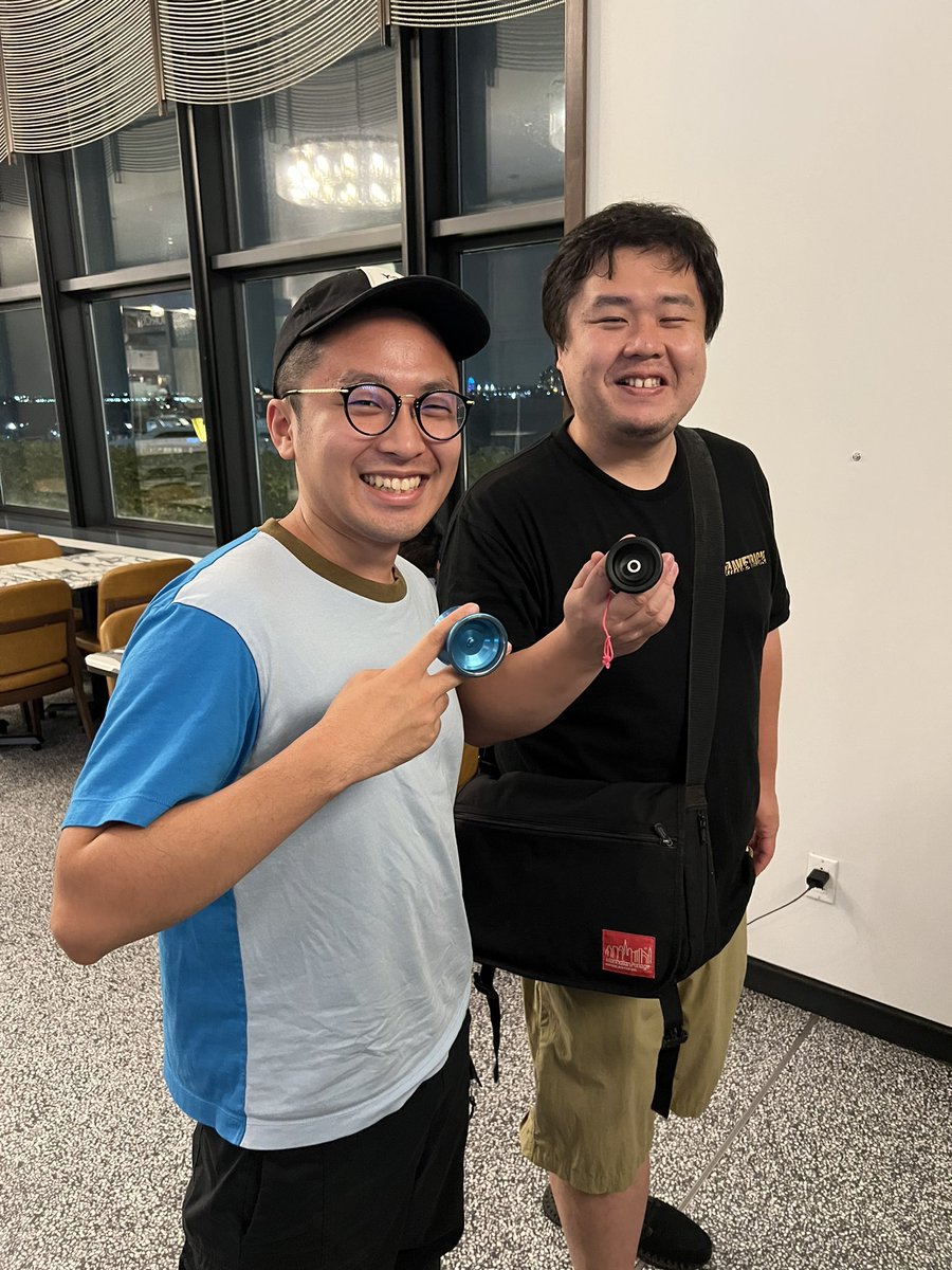 Takumisegi's tweet photo. 本日のニューヨークヨーヨークラブは #turningpointyoyo オーナーのkimura氏と #yoyoexpert オーナーのAndre 氏がお越しになりました!
ヨーヨーの設計の話や情熱に感動しました!
またお待ちしてます! https://t.co/pFm4BZbfLi