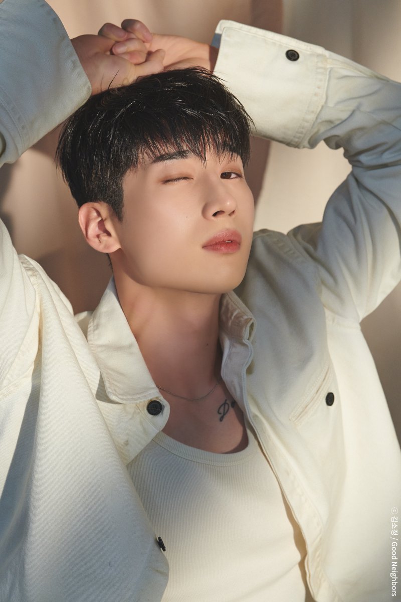 [#한승우]📸

턱선, 콧날, 눈빛..
우야 화보 폼 미쳤다
설렘 포인트 천지 (❁´▽`❁)

정기후원한 모든 한아분들께
한승우의 미공개 화보가 담긴 특별후원증서와
친필 폴라(추첨)를 드려요🎁 
👉 bitly.ws/Rp3Z

#HANSEUNGWOO #HAN_A #한아
<a href="/HanSeungWoo_twt/">한승우(Han Seung Woo)</a>