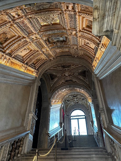 AmeliaWardfs's tweet photo. Venice golden staircase https://t.co/n9B7IRYPfk