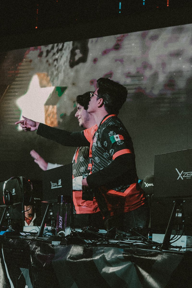 CasaDePapelGG's tweet photo. Estamos listos para disputar la gran final de @DeporteDigitalH 🆚️
Disfruten el proceso para conquistar el campeonato y diviértanse 
Les deseamos lo mejor 🫶
#GoTPH
💎@Raver8k
💎@Fexrzly
💎@Dezo6od 
💎@DysSZN
Coach 💎@Identivezk
↘️Live↙️
https://t.co/q9f3LbLKBL
📸@rudiuuxsz✨️ https://t.co/H3FW3RWveY