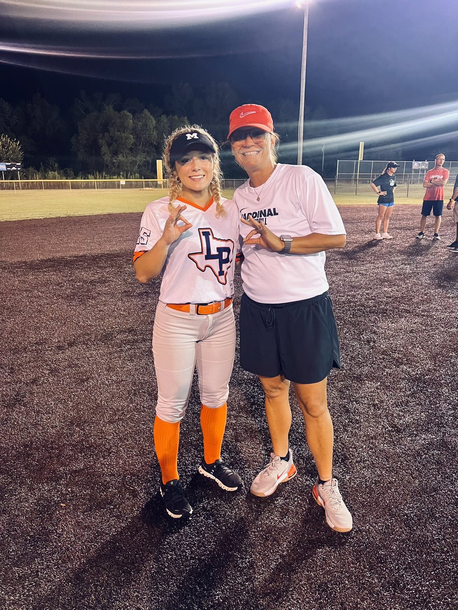 avaryan_12's tweet photo. Good weekend at the Megan Dobrinski Memorial Camp with @CoachMariaWinn &amp; @CoachReedUTTSB https://t.co/8s3Npgw39E