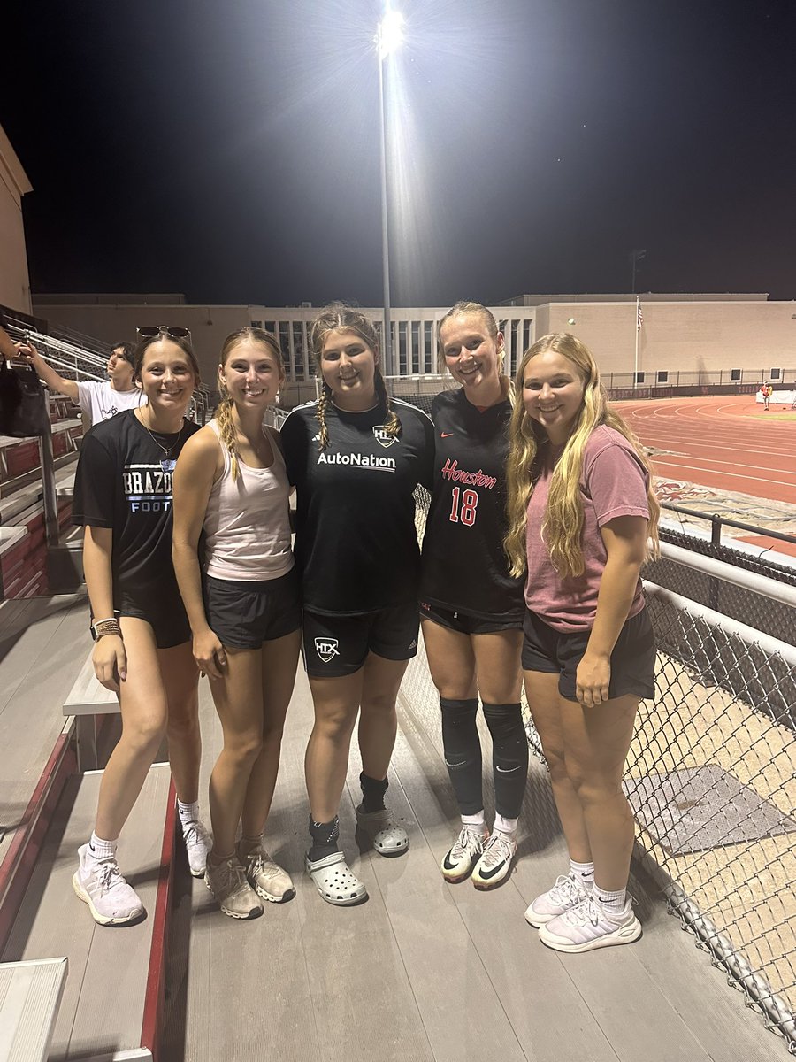 Loved getting to watch <a href="/maddieebowerss/">maddie ッ</a> play tonight  <a href="/UHCougarSoccer/">Houston Soccer</a>! So proud of you Maddie!