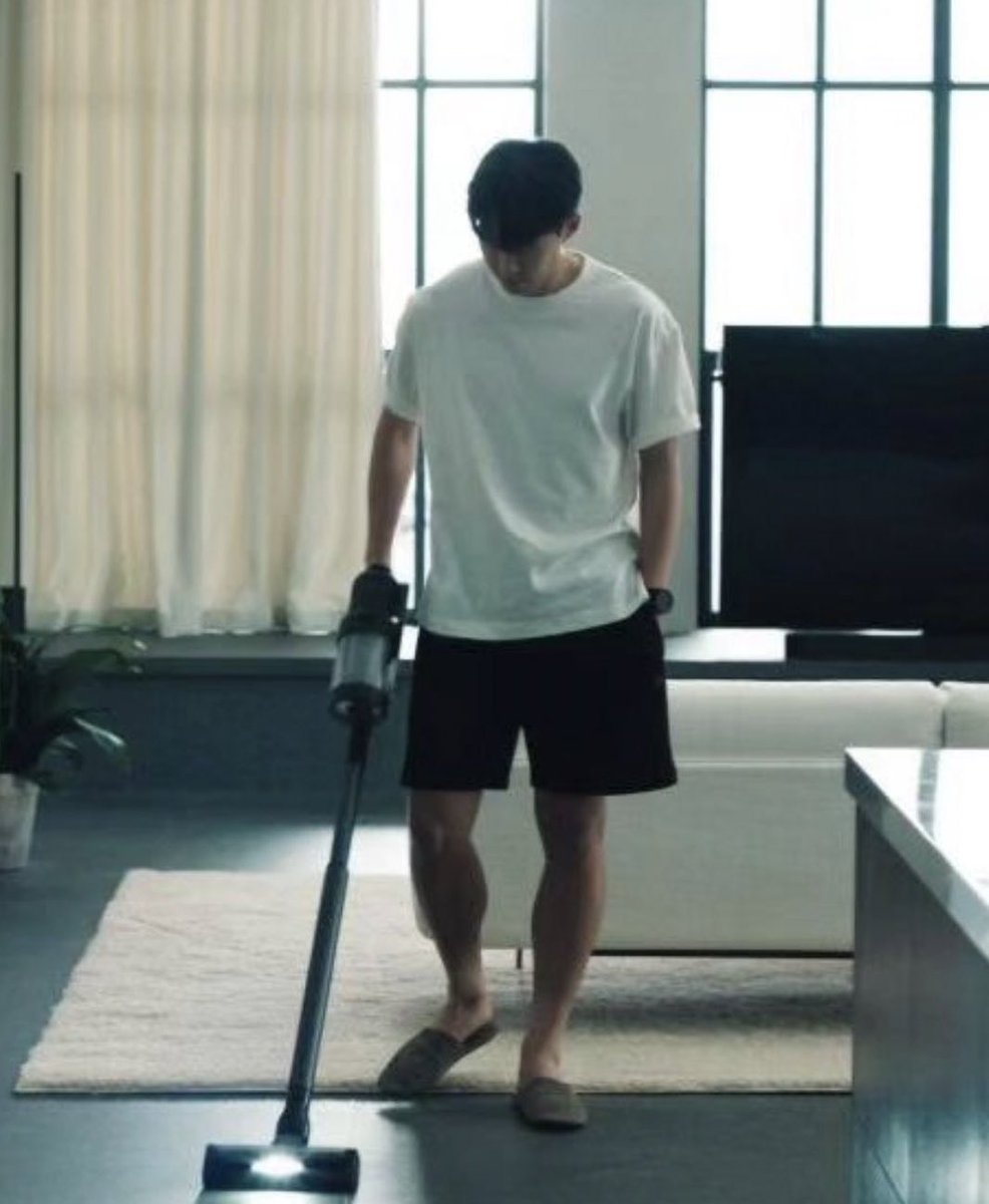 librarygreenie's tweet photo. this is so funny heungmin said him &amp; his family recently changed their tv &amp; vacuum cleaner to samsung electronics but bec of smart things you can track &amp; know when the house was cleaned…he said “me lying that i cleaned up no longer works in the house” lmao 🤣 https://t.co/1LYR4dykKI
