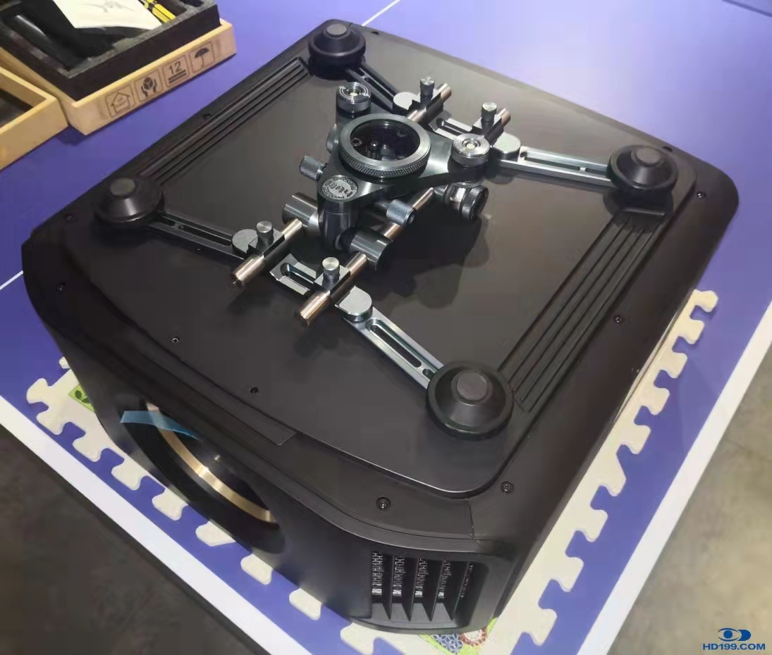 Sibyl49642462's tweet image. Luxurious Aluminum Projector Bracket LXDJ8 for big projector. 50kg max load
E:sibyl@xy-screen.com
whatsap:+86 13711064600
Welcome to contact me if you are interested

#projectorbracket #projctormount #ceilingmount #projectorhanger