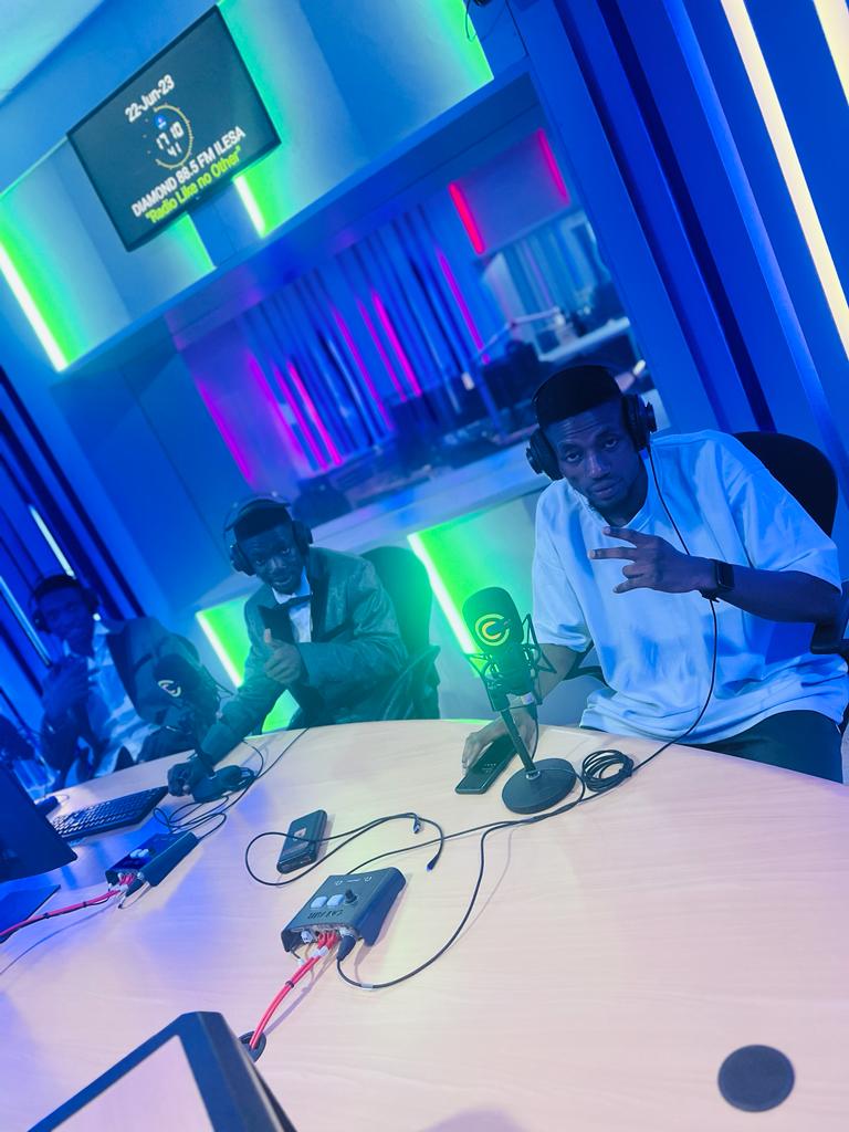 Rochecod's tweet photo. Interview day @timsed radiostation🎧🎼🎵 https://t.co/B4NOEAiZ6o