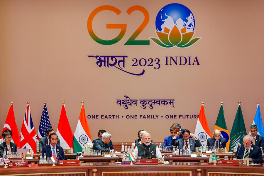 kssiddhu's tweet photo. The #G20 #HealthWorkingGroup emphasized the commitment of G20 nations towards building more resilient #healthsystems. Things that should be considered for proposed holistic universal health architecture:
· Placing #community at the center of Health System Architecture.
· Bringing #inclusiveness and #equity to the center of planning
· Moving from the traditional input-driven building block model to an outcome-driven model
· Strengthening #frontline capacities for next-gen skills, viz., demand generation, data, and digital tech
· Revitalizing #primary care as the primary point of contact for health services
· Building a comprehensive #digital public health infrastructure that looks at the continuum of care
#G20BharatSummit #G20SummitDelhi #publichealth #globalhealth #healthsystem
