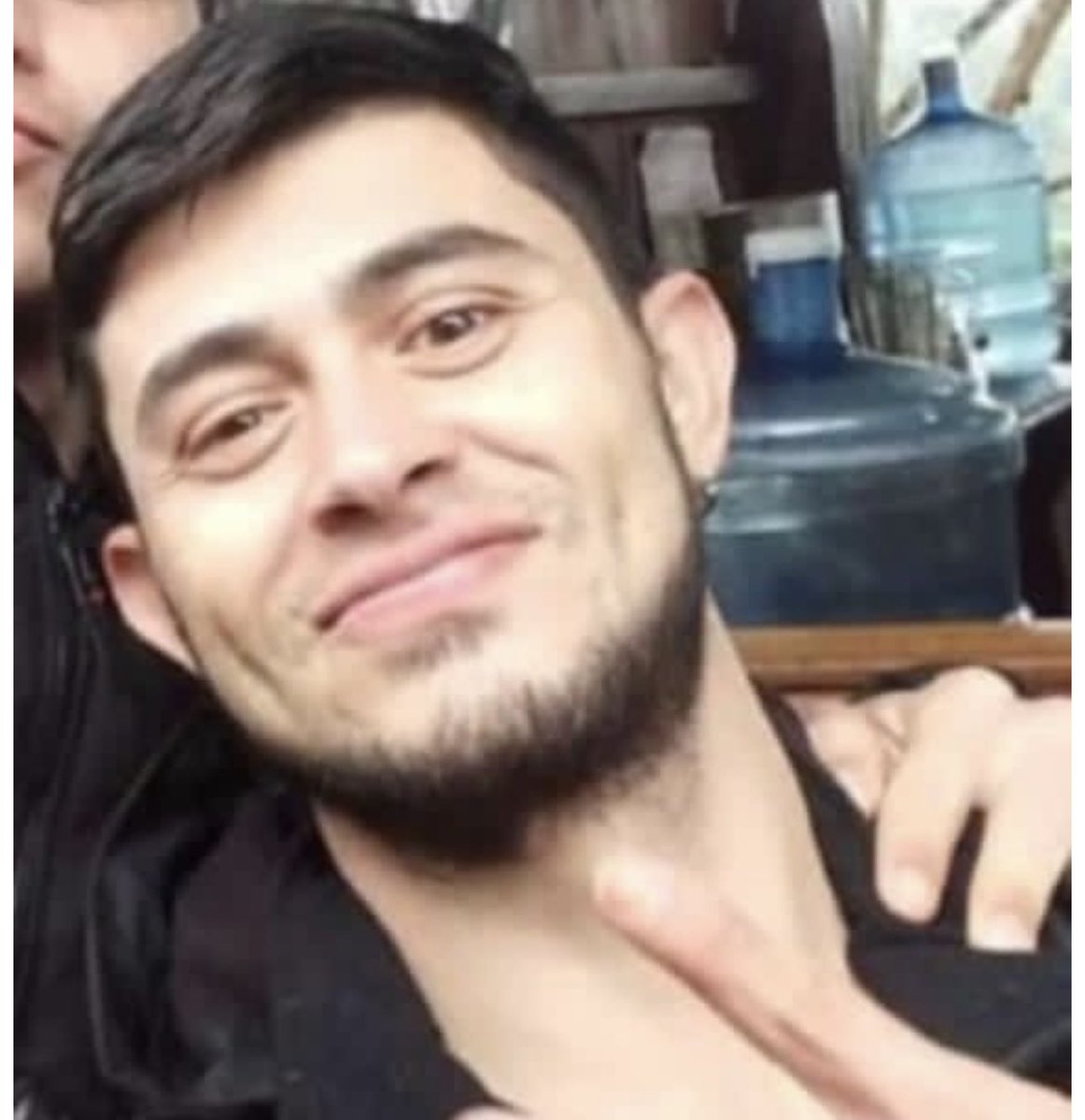 LuisOlavarrieta's tweet photo. Manuel Elizalde Falcon, venezolano, se encuentra desaparecido. 

Fue visto por última vez, el pasado jueves, en Ciudad Juárez, Mexico.

Cualquier información llamar:
+529633135883
0424 3038231 https://t.co/lPn3GuKQU6