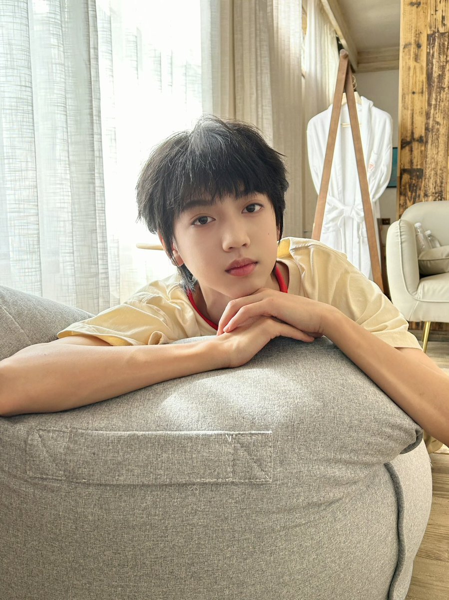 ZGY_Fansclub's tweet photo. [10/09/2023New Moments From Weibo cr.@ TF家族-张桂源]

这次合宿呢感觉还是挺好玩的，毕竟是第一次😁然后呢，今天是教师节，祝我的老师节日快乐，工作顺利，同时也祝愿全天下所有的老师们都天天开心🥳 

Original link：https://t.co/V4ntbMKu9h

#ZhangGuiyuan #TFgen4 #TFfamily https://t.co/pNixGMbQzT