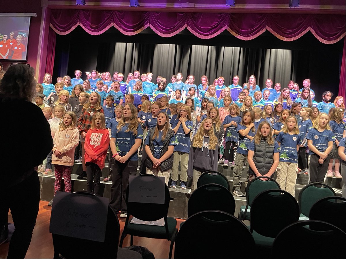 nelsonweekly's tweet photo. The combined sweetness and strength of 142 young voices flooded Motueka’s Memorial Hall, as the choral event Kids Sing brought four local primary schools together in perfect harmony.
https://t.co/Jig0CCLPt6 https://t.co/nD8PUCG2iV
