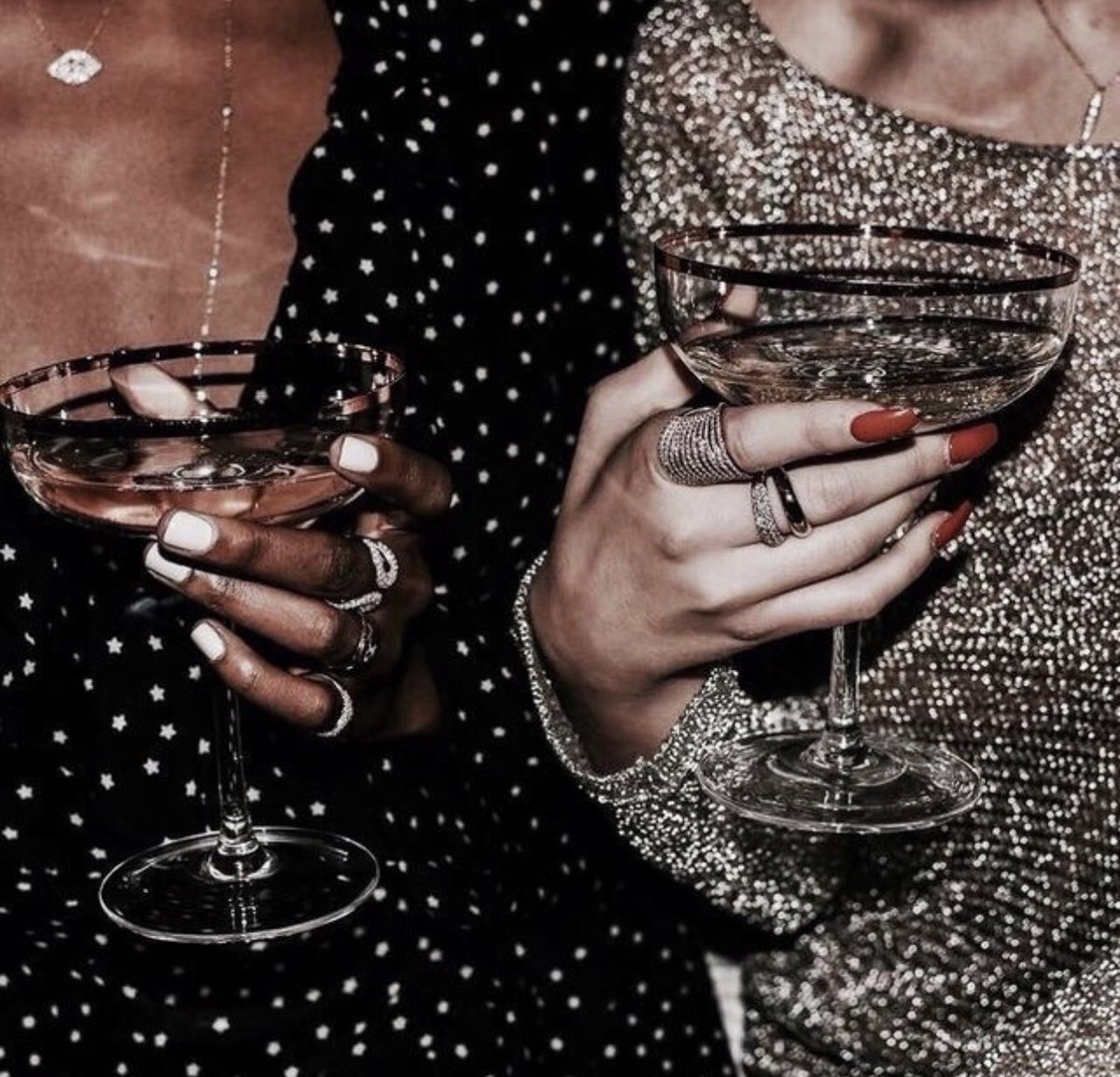 EuniceWinery's tweet photo. ✨🍷✨  🍷✨ #Cheers!! #winelover #ChiwesheCandles 
#PurposeWine #Chiweshe #ChiwesheCollection #love #hugs #eunicechiweshegoldsteinwinery #winery #entrepreneur   #firstblackfemalewineryowneroregon #firstblackfemalewinemakeroregon https://t.co/awdrPtnZMP