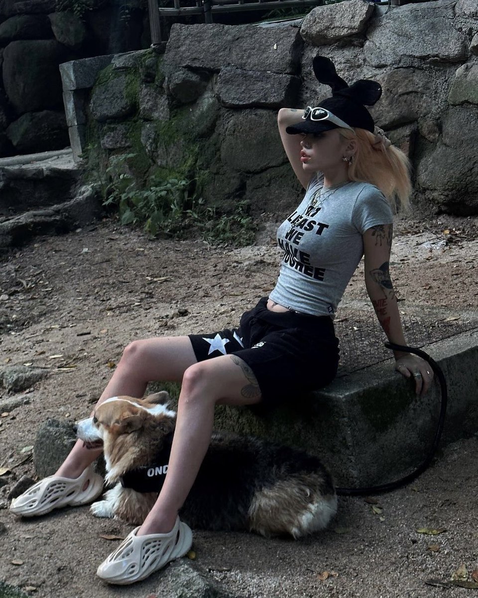 brknlvvr's tweet image. ~ 🩶