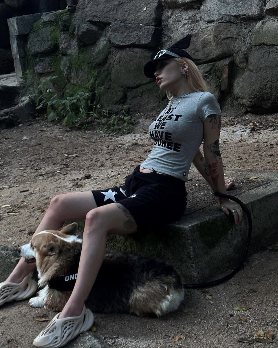 brknlvvr's tweet image. ~ 🩶