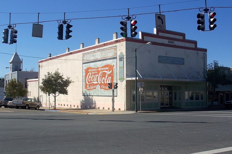 investmattallen's tweet photo. A small town in Florida was once the richest town per capita all because one man convinced the entire city to invest in coca-cola stock. 

Quincy, Florida is a very small town that has a population of 7,000 people, but it won’t take very long for you to find a coca-cola millionaire. 

In the midst of the Great Depression a banker named Pat Munroe noticed that people were using their very last nickels to buy a bottle of Coca-Cola. At the time, Coca-Cola shares were very cheap. 

Not only did Munroe invest in multiple Coca-Cola shares himself, he urged many of his neighbors to do so. He was a trusted banker, and many of them followed his advice. 

As you probably know, the investment was a massive success. If you would have purchased 5 shares, it would be worth millions today. 

The farming town was able to keep afloat during hard times with its Coca-Cola dividends. They amassed huge fortunes from their early shares, which they passed down through the generations of their families.