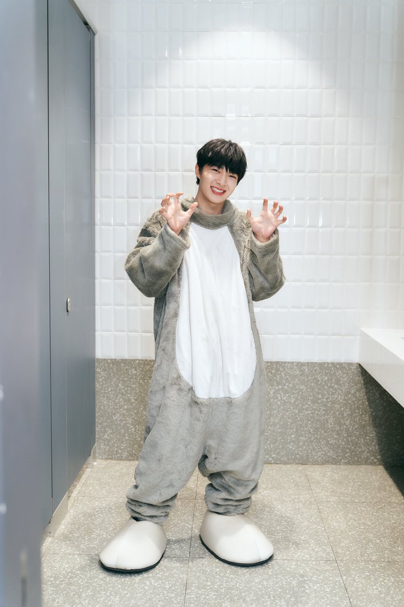 zee_pruk's tweet image. อดใจไม่ลงไม่ได้น่ารักอ่ะ ปกติมีแมวแต่วันนี้มีหมาเฉยเลยย โฮ่งงง แฮร่
#10Sep23BirthdayToZeePruk