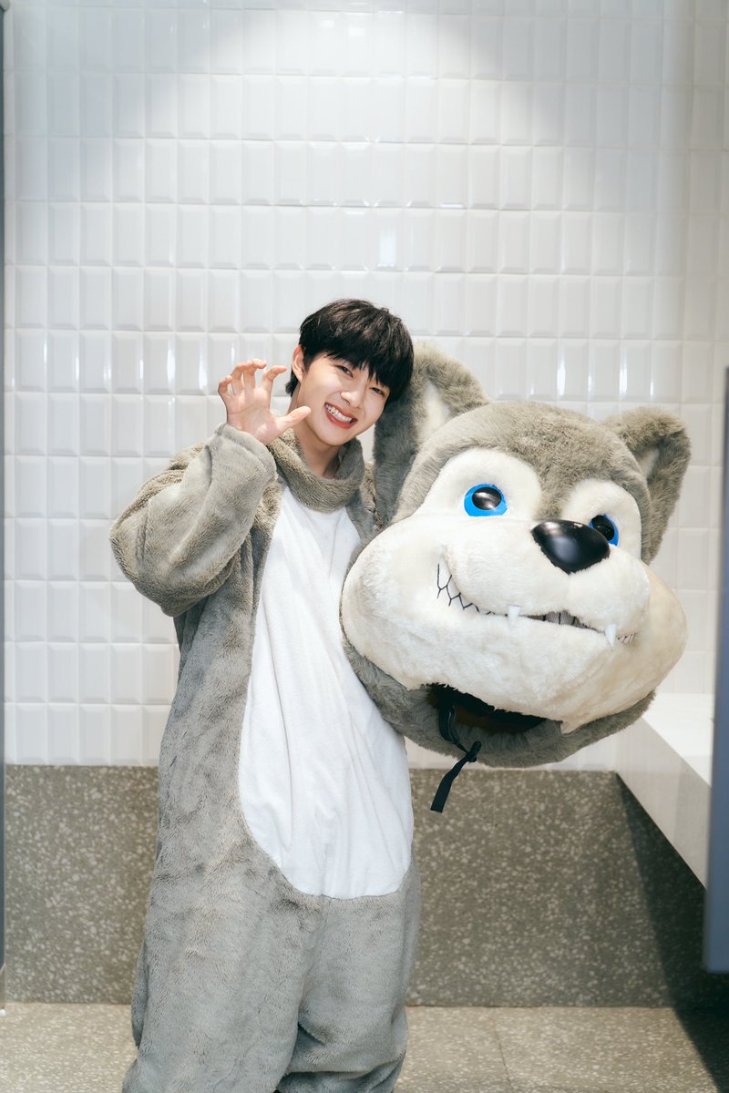 zee_pruk's tweet image. อดใจไม่ลงไม่ได้น่ารักอ่ะ ปกติมีแมวแต่วันนี้มีหมาเฉยเลยย โฮ่งงง แฮร่
#10Sep23BirthdayToZeePruk