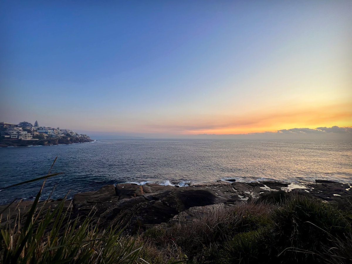 DrEmmaLJohnston's tweet photo. Hazy Monday.
#Sydney #coast #backburning #hazardreductionburn #bushfireseason https://t.co/pLY9lMsh8I