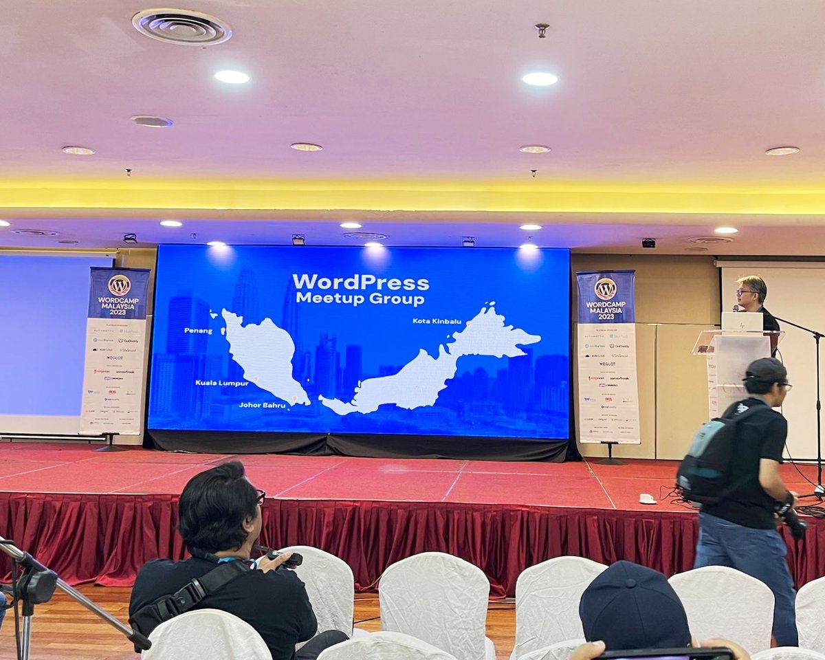 Entertopcommy's tweet photo. We were participating at WordCamp Malaysia 2023! Our journey was filled with enriching experiences connecting with experts from around the world. During conversations, we shared with invaluable ideas, knowledge about WordPress. And the food was good! #Entertop #WordCampMY #WCMY23 https://t.co/TUv0t6i63b