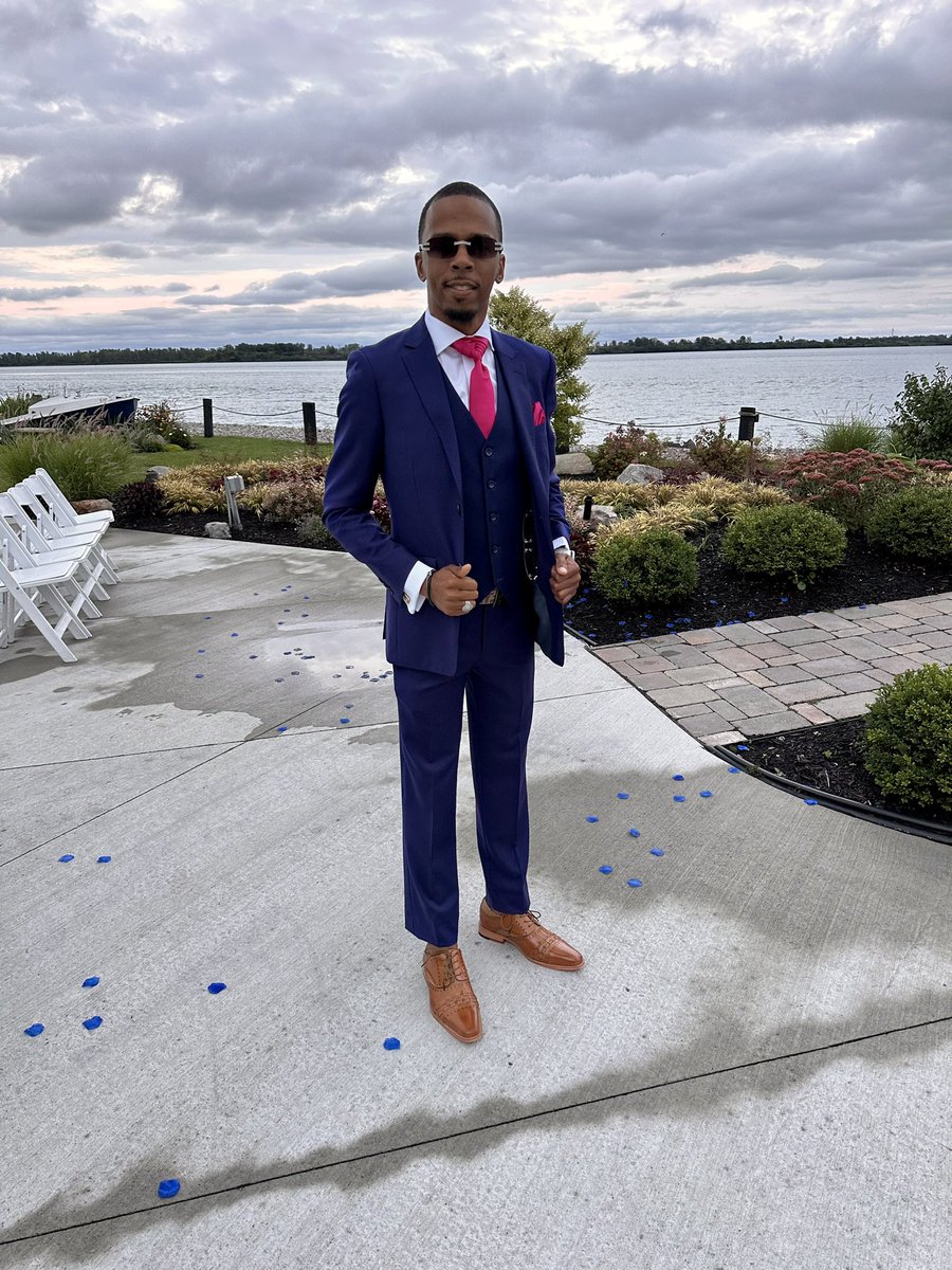 Just a man loving God and waiting for his Queen… #DrRayKSisco #drks