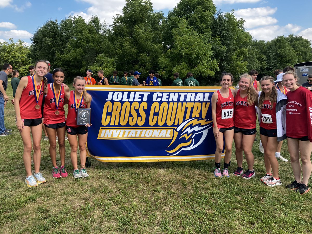 Great performances across the board at the Steelmen Invite with several season and lifetime PRs set!  2nd Place on Varsity with individual award winners of Delilah (2nd), Payton (8th), and Keira (17th).  F/S finished in 7th place, and the Open finished in 4th.
