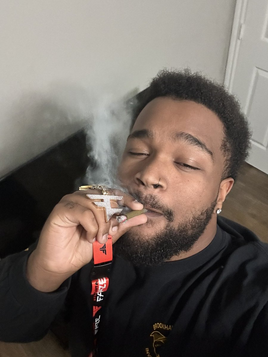 Dayscarr's tweet image. Smoking that Lee Trink pack dummy. Fucking Bozo. Worst CEO in the history of esports. PISSED ON. 😮‍💨💨
