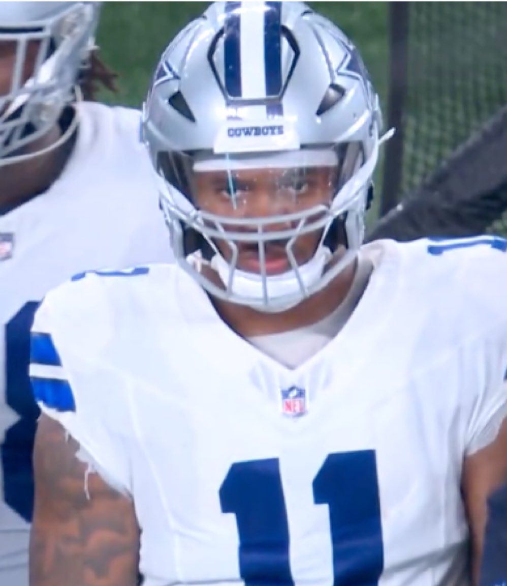 PFF's tweet photo. The Dallas defense tonight: 

0 points allowed
7 sacks
2 INTs
1 pick 6
1 blocked FG TD 
5 forced fumbles https://t.co/NdI0pypNfu