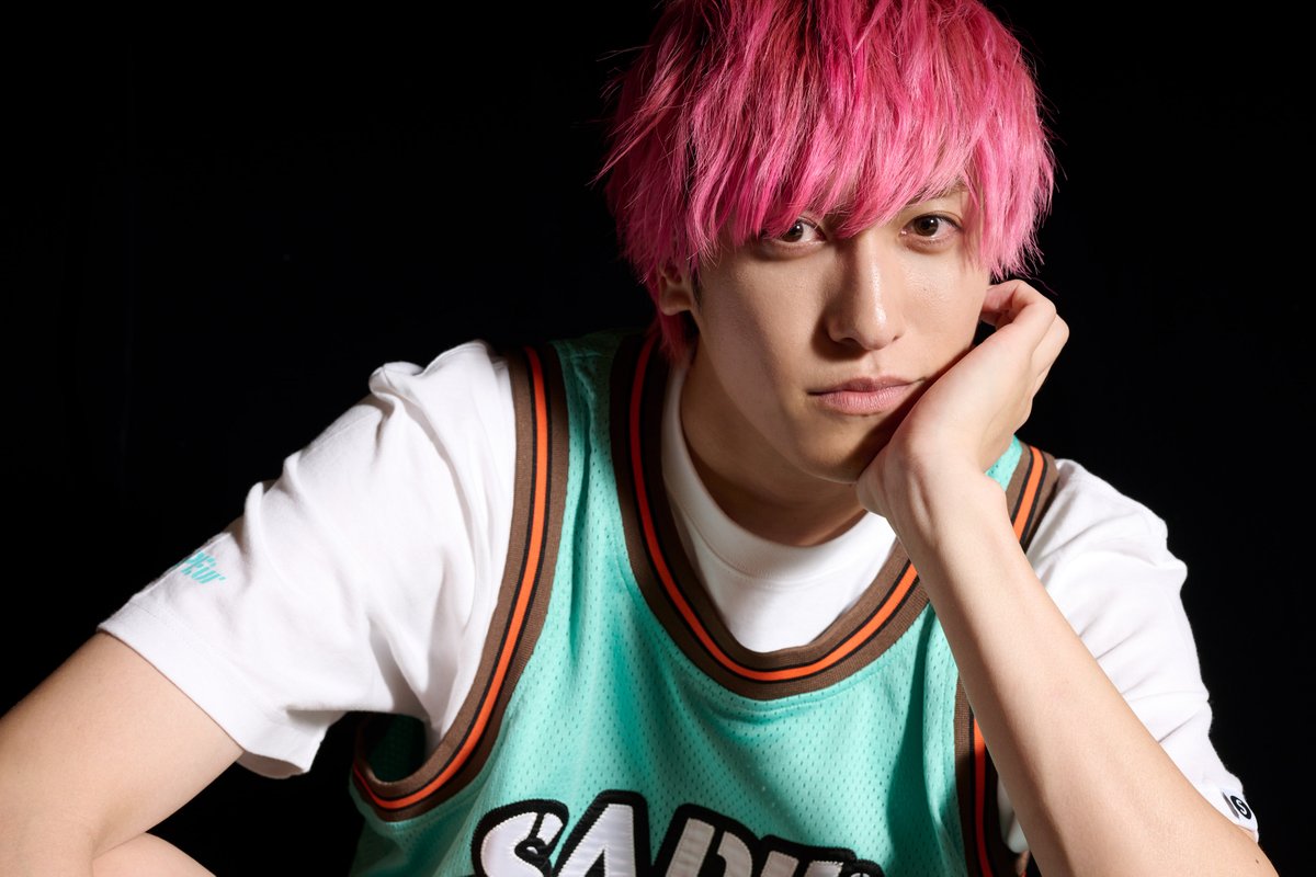 realsound_b's tweet photo. 【フォロー＆RT】#EXIT #兼近大樹 @kanechi_monsterさんの1st写真集『虚構』を1名様にプレゼント！

※ご応募は、当アカウントをフォロー＆このポストをリポストするだけ。詳細は下記記事をご確認ください。

EXIT兼近大樹が考える“虚構”と“現実”　「自分の描く理想って、誰かにとっては地獄だったりする」
https://t.co/M7hMa5mRPz